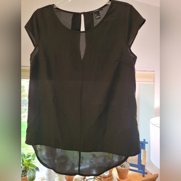 Forever 21 Black Chiffon Sleeveless Top with metal button detail Size Small - Picture 7 of 9